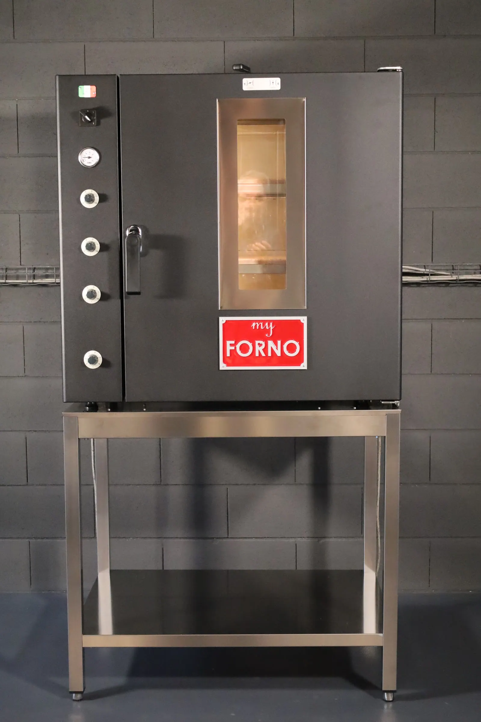 The MyForno oven on its stand, straight on