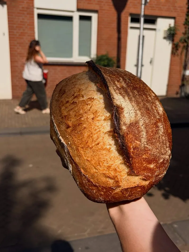 Dees, a MyForno baker